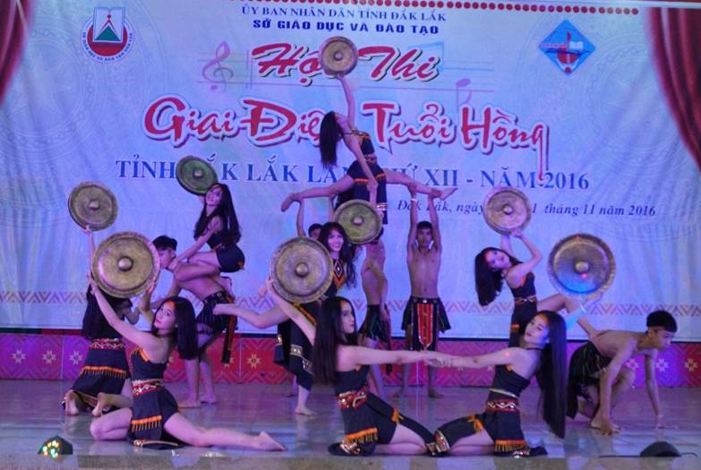 Tiết mục Khát vọng đại ngàn của trường THPT Lê Quý Đôn