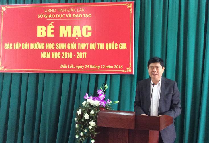 Ông Phạm Đăng Khoa – Giám đốc Sở GDĐT phát biểu tại buổi lễ bế mạc các lớp bồi dưỡng học sinh giỏi THPT dự thi Quốc gia năm học 2016-2017