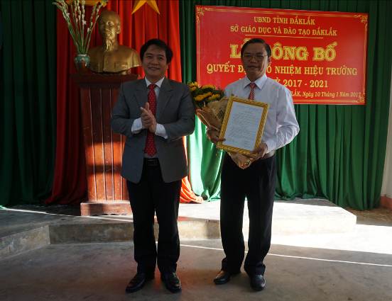 Ông Thái Văn Tài - Phó Giám đốc Sở  trao Quyết định bổ nhiệm và phát biểu giao nhiệm vụ