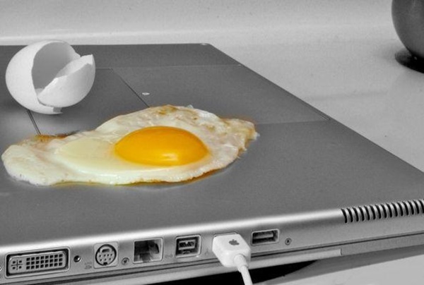 Laptop bị nóng khiến hiệu năng của máy giảm đi rõ rệt