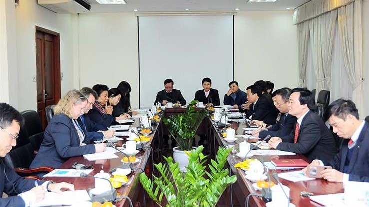 Bộ trưởng Phùng Xuân Nhạ làm việc với các tổ chức của LHP tại Việt Nam. (Ảnh: Moet.)