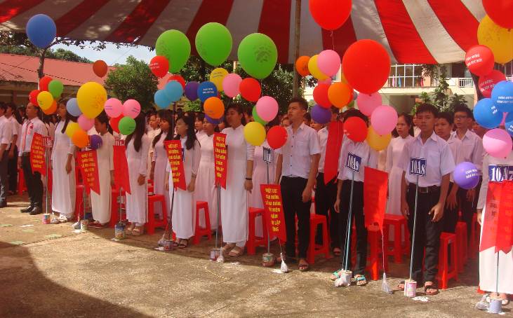 Học sinh Trường THPT Cao Bá Quát trong ngày lễ Khai giảng năm học mới 2016-2017