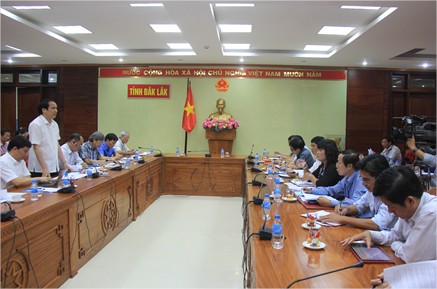 Làm việc với đoàn có bà H Yim KDoh- Phó chủ tịch UBND tỉnh cùng các thành viên trong Ban chỉ đạo kỳ thi THPT quốc gia 2017 tại Đắk Lắk