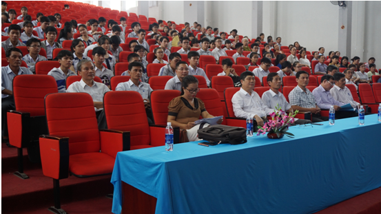 Các đại biểu tham dự buổi lễ