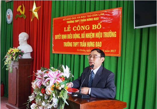 Ông Nguyễn Hữu Quát – Trưởng phòng TCCB Sở công bố Quyết định