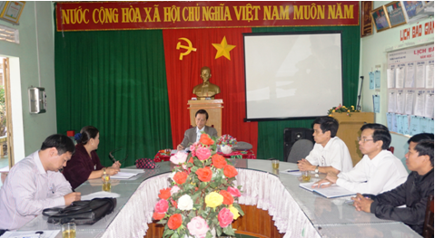 Ông Bùi Hữu Thành Cát - Phó Giám đốc Sở  làm việc với Ban Giám hiệu trường Tiểu học Nguyễn Văn Trỗi