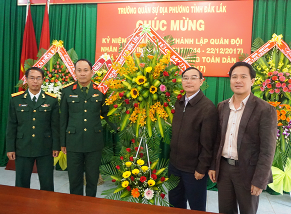 Lãnh đạo Sở GDĐT chúc mừng Trường Quân sự địa phương